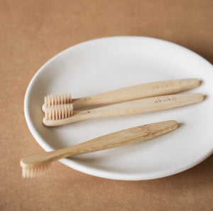 AKIIKO BASICS - Bamboo toothbrush (pack of 6)