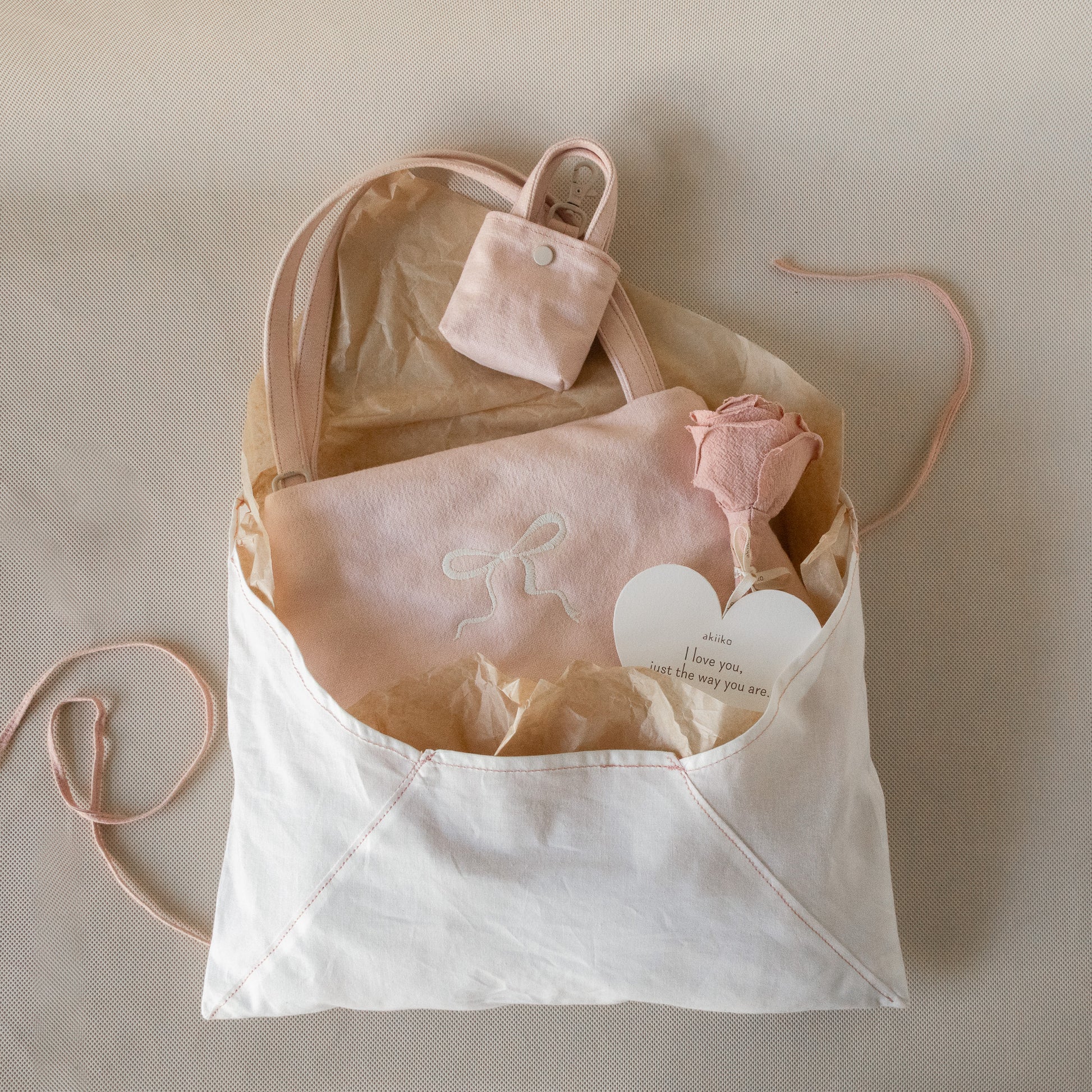 On a Date' Bag + Charm Gift Set with Rose (powder)