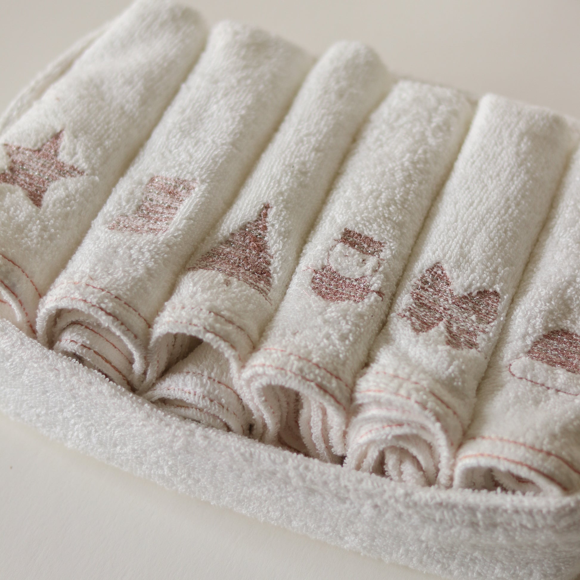 Snowy Face Towel Tray (pack of 6)