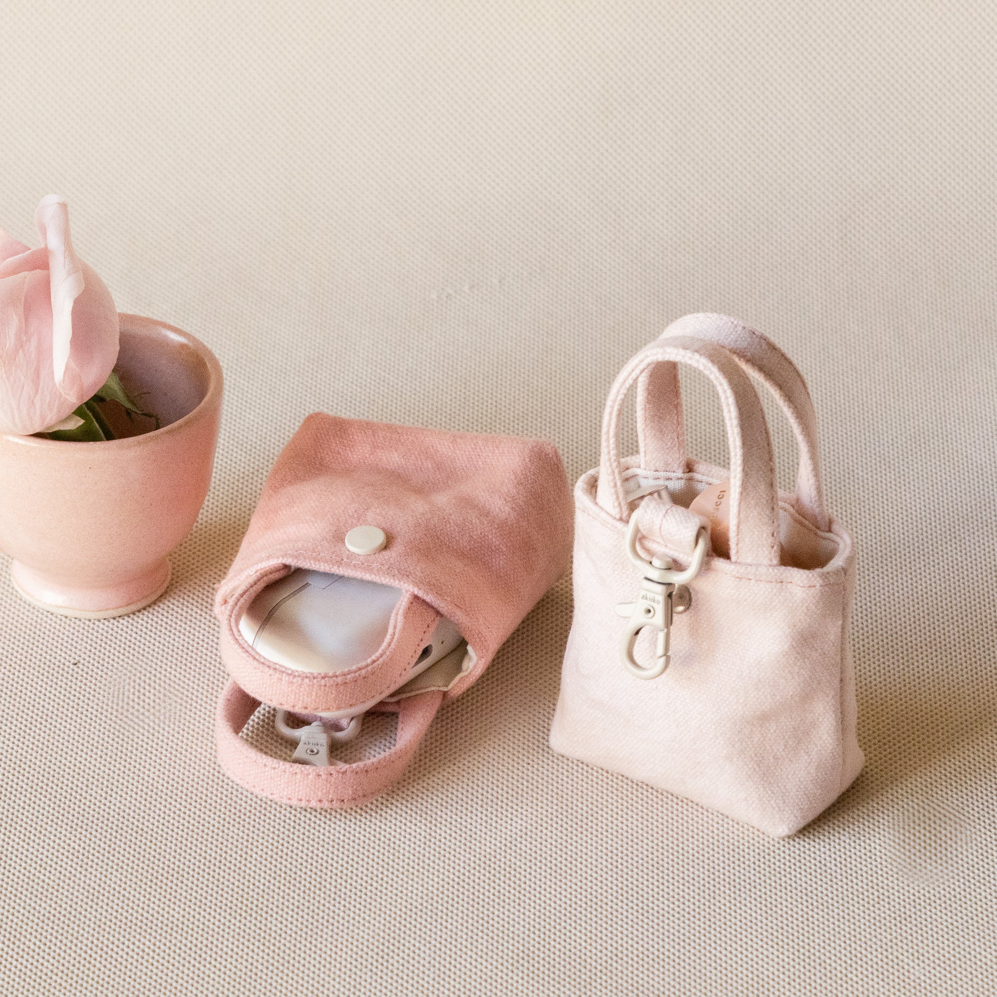 Soft Date Mini Bag charm - Powder