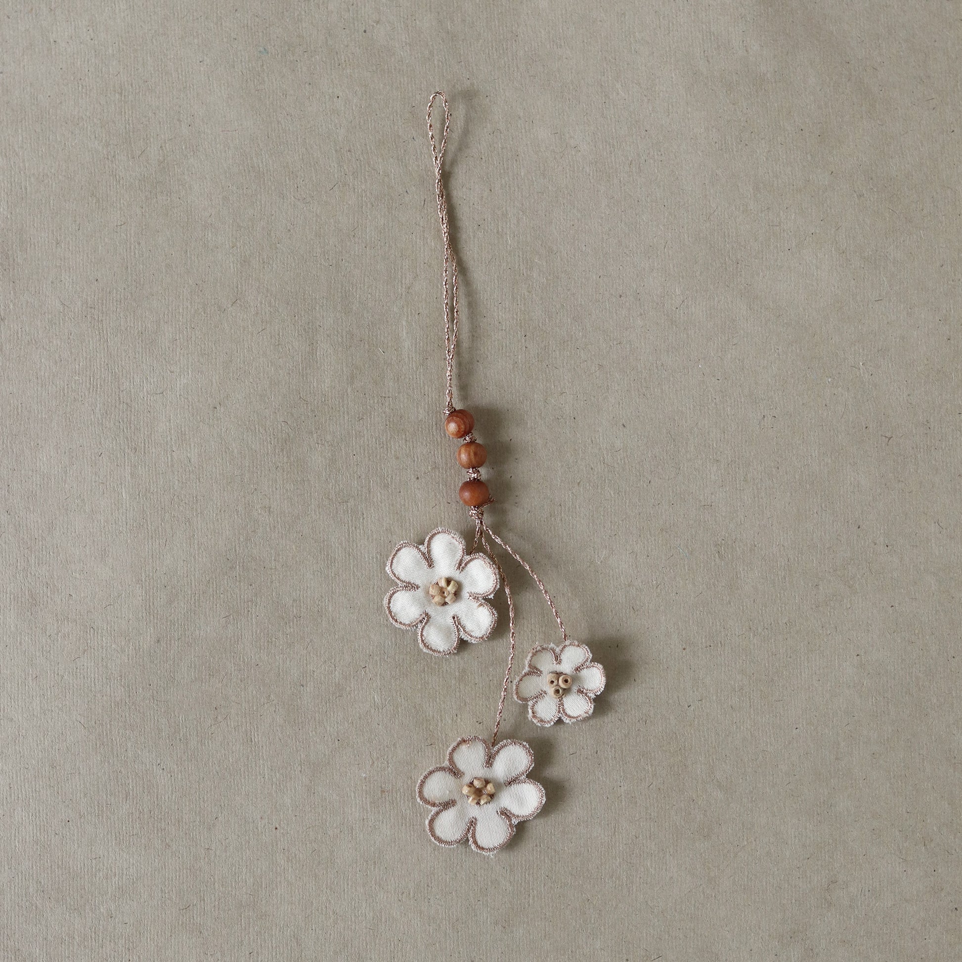 Delicate Daisy Lumba