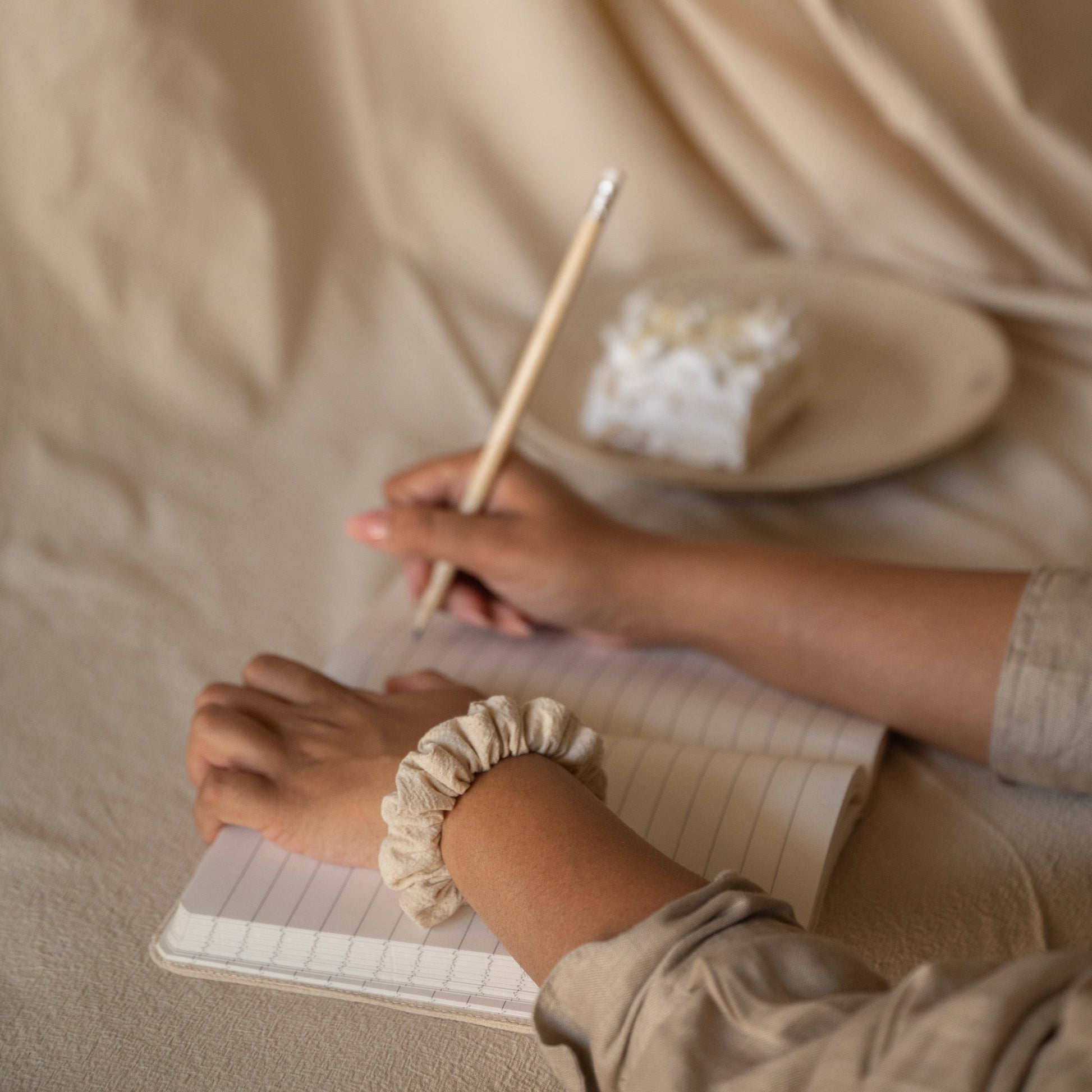 Pack of 6 Chantilly scrunchies made from soft crinkled cotton, packaged in a breathable mesh pouch.