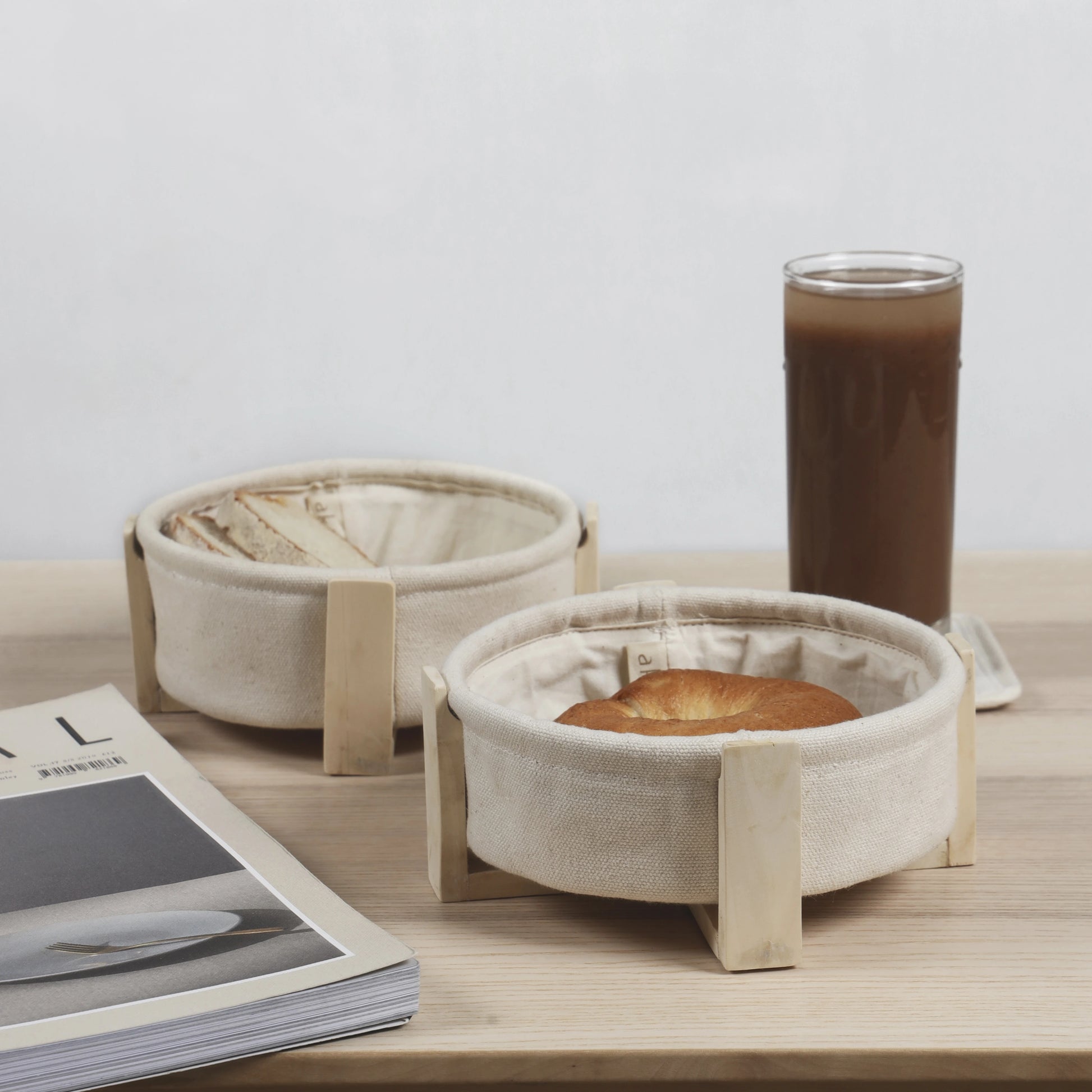 Circle Bread Basket with Wooden Stand