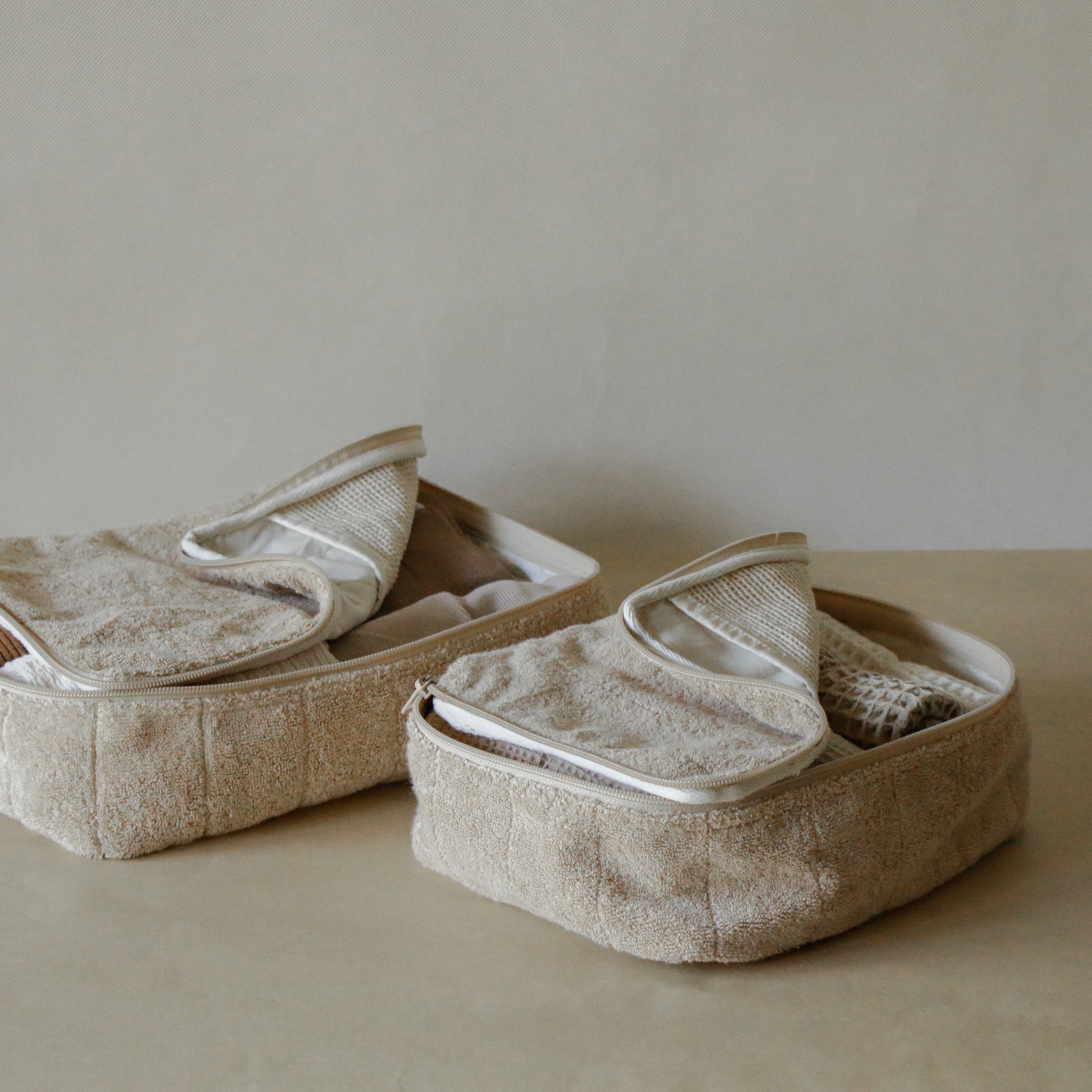 Soft terry packing cube in 100% cotton with zip closure