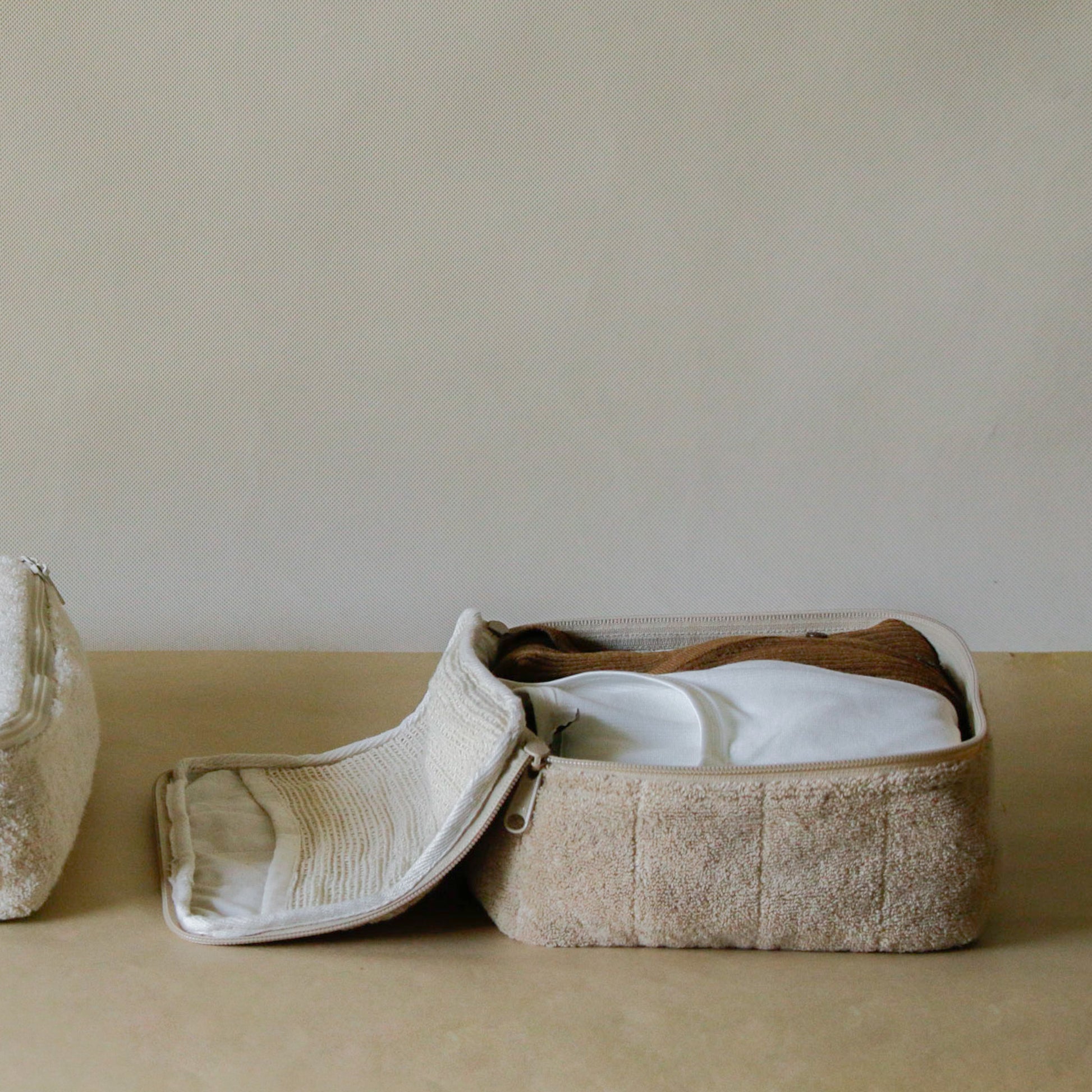 Soft terry packing cube in 100% cotton with zip closure