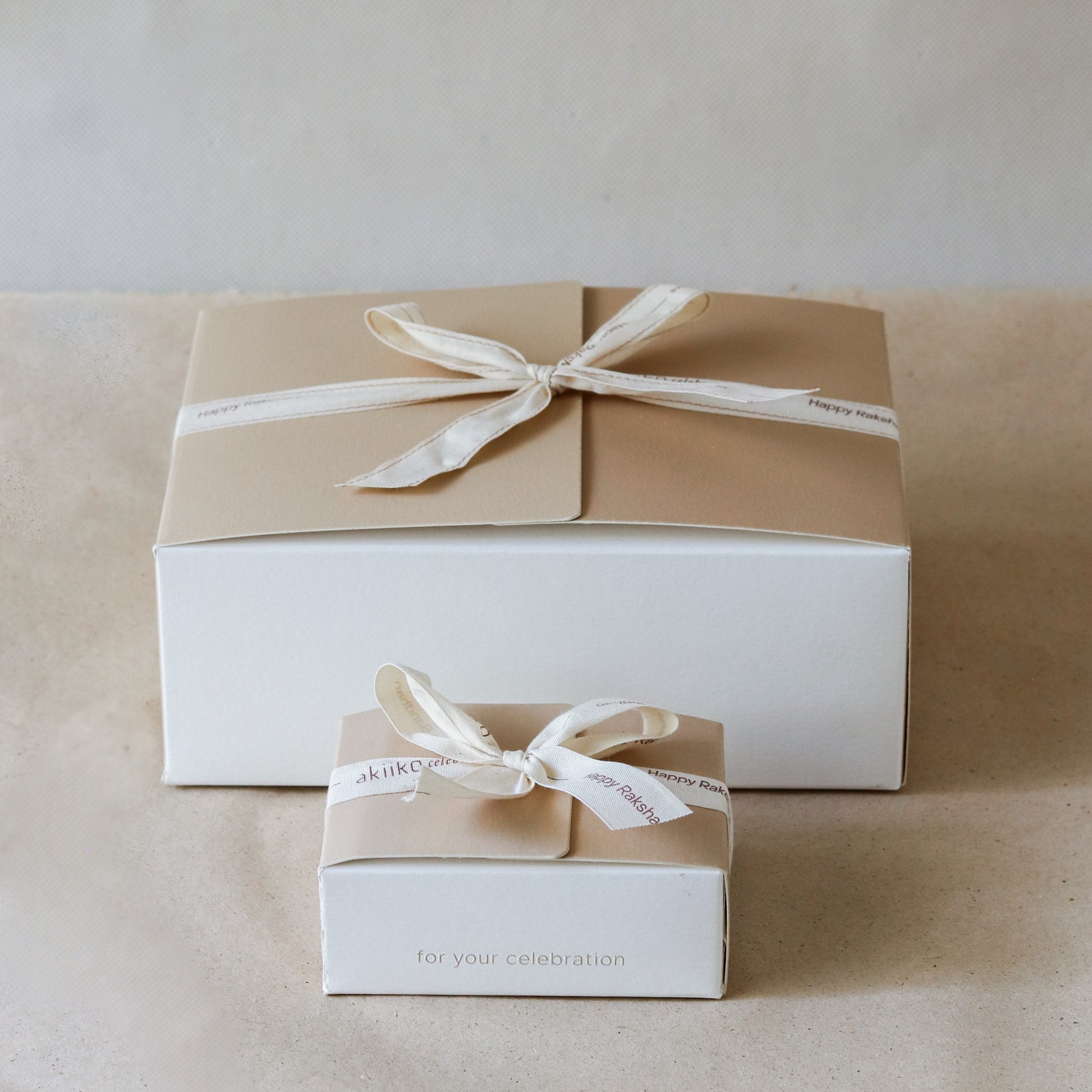 akiiko gift box with ribbon (small)