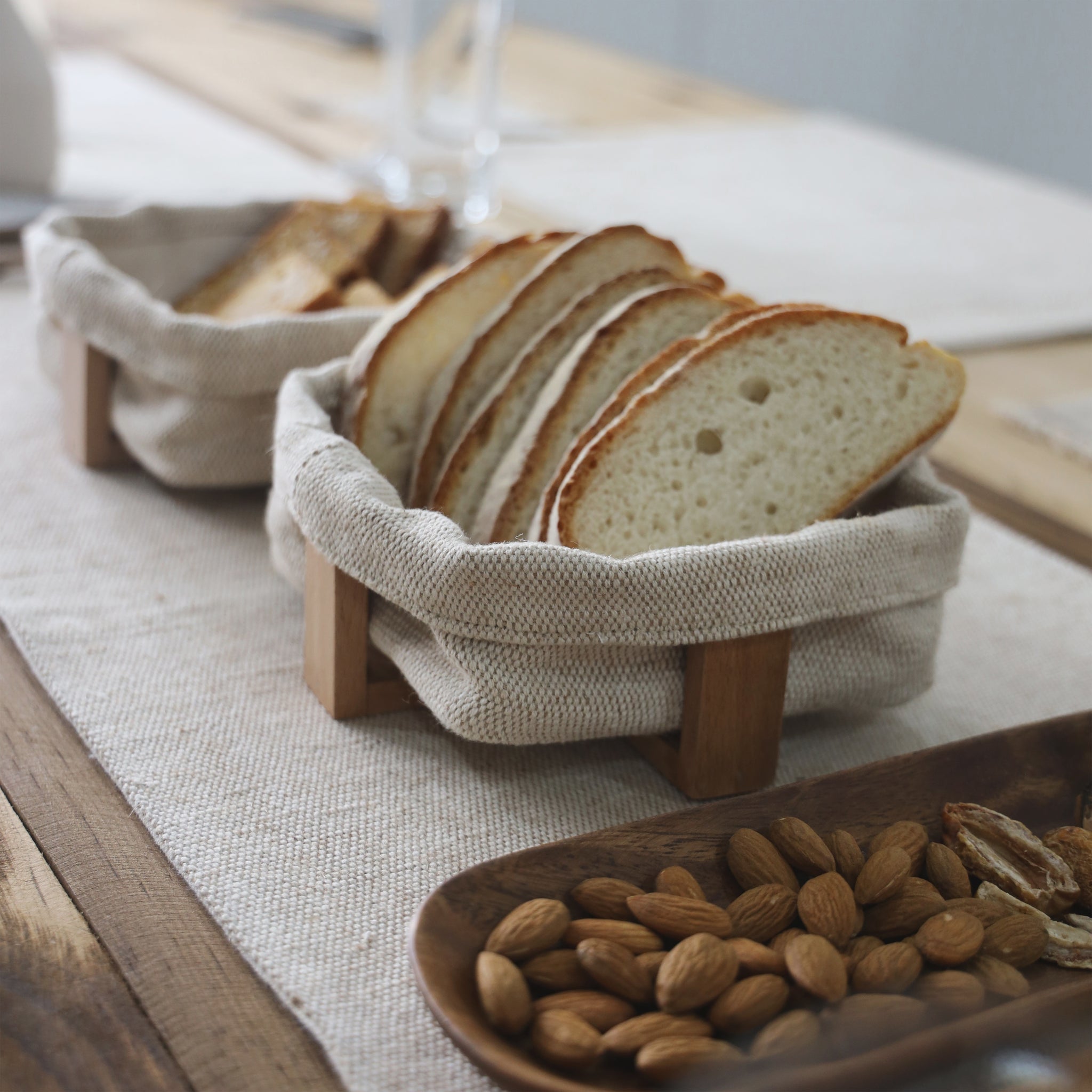 Juco Breadbaskets with Wooden Stand